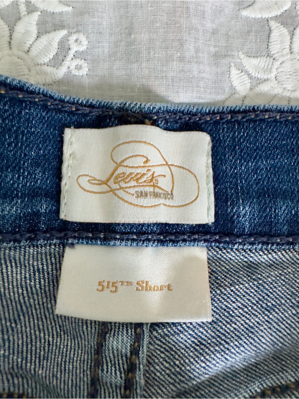Levi's Women's 515 Dark Blue Denim Jean Shorts size 12 - Picture 4 of 7